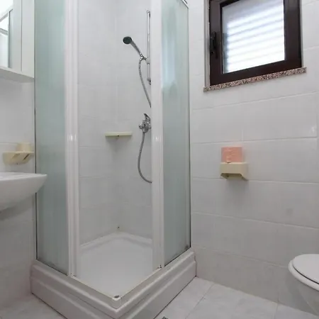 Apartments Jasna アパート ロヴィニ